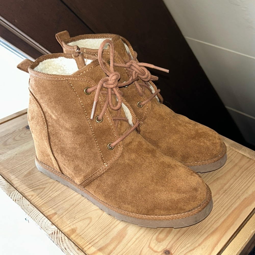 Aspen cushionaire inner wedge heel brown suede lace up boots